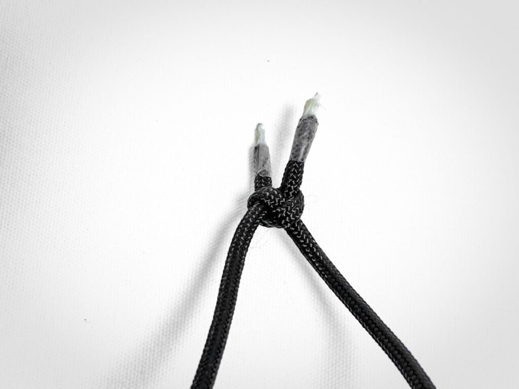 ロープの端部は男結び